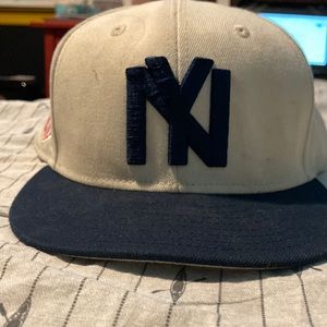 NY fitted cap 7 1/8 rings and crwns